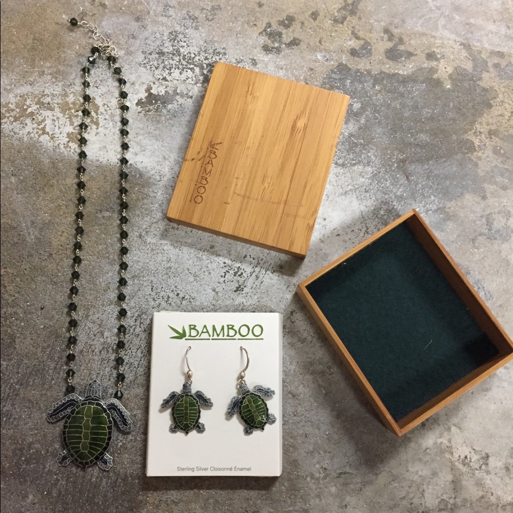Turtle necklace and earrings set